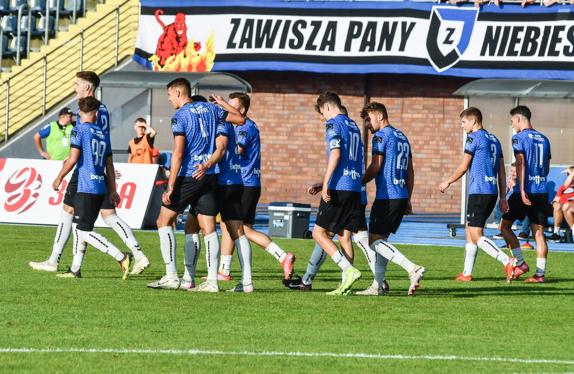 Zawisza Bydgoszcz - Tłuchowia Tłuchowo 4:0 (4:0), bramki: Marcel Strzyżewski (5), Filip Kozłowski (24), Maciej Kona (28, karny), Sebastian Rak (40)