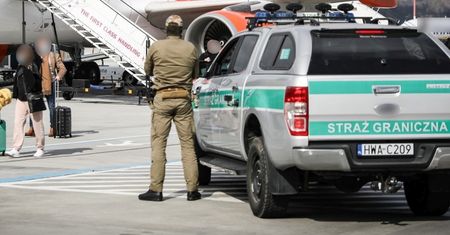 Zapalił papierosa na lotnisku. Nie przewidział, że stanie się to