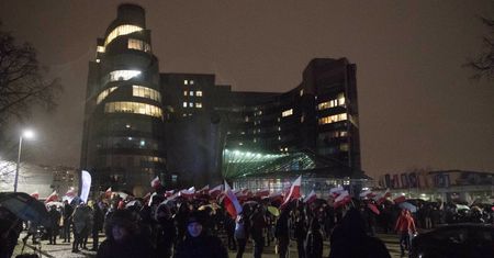 Zmiany w mediach publicznych. Polacy popierają metody nowego rządu?