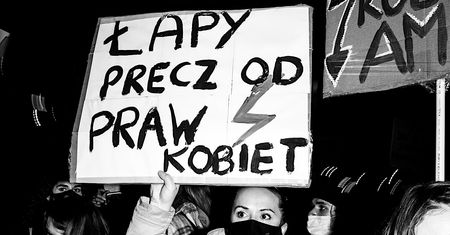 Strajk Kobiet. Wrocławianki potraktowane gazem w święto kobiet. Odpowiedzieć mają szef komendy i naczelnik wydziału prewencji