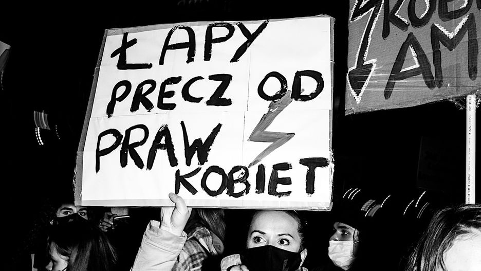 Strajk Kobiet. Wrocławianki potraktowane gazem w święto kobiet. Odpowiedzieć mają szef komendy i naczelnik wydziału prewencji