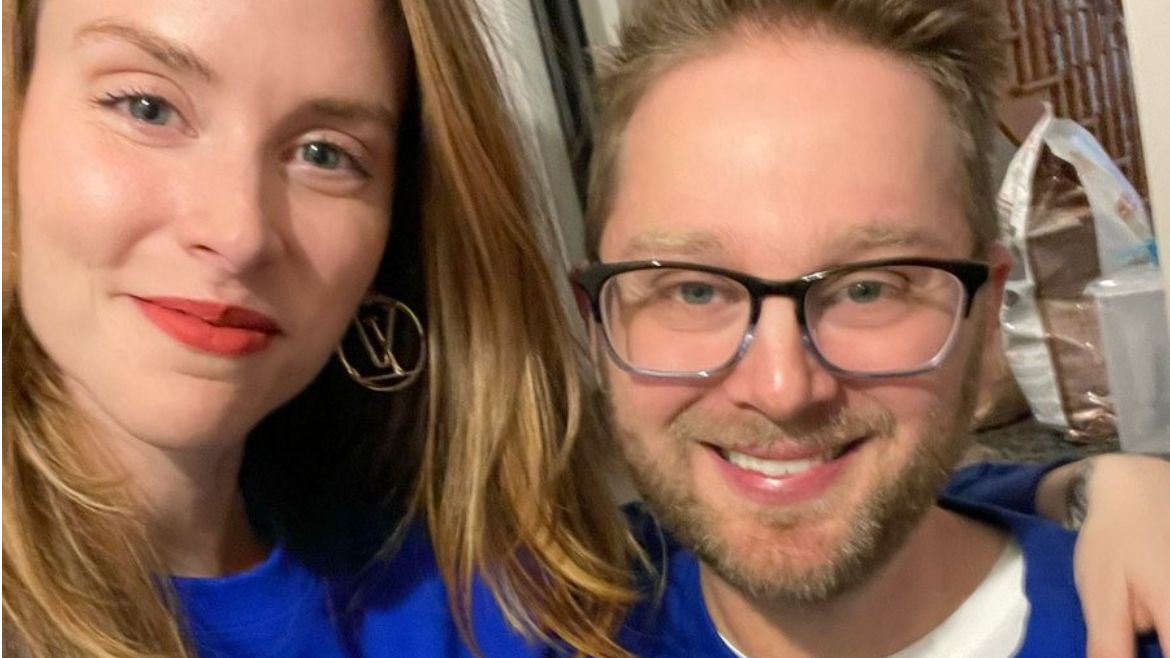 Obcy ludzie pytają ich, jak uprawiają seks 