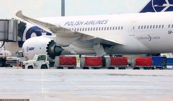 Awaria samolotu LOT. Pasażerowie utknęli w Kanadzie