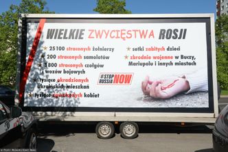 "Złoci chłopcy" PiS zarobili na antywojennej kampanii. Prawie 23 mln zł od państwa