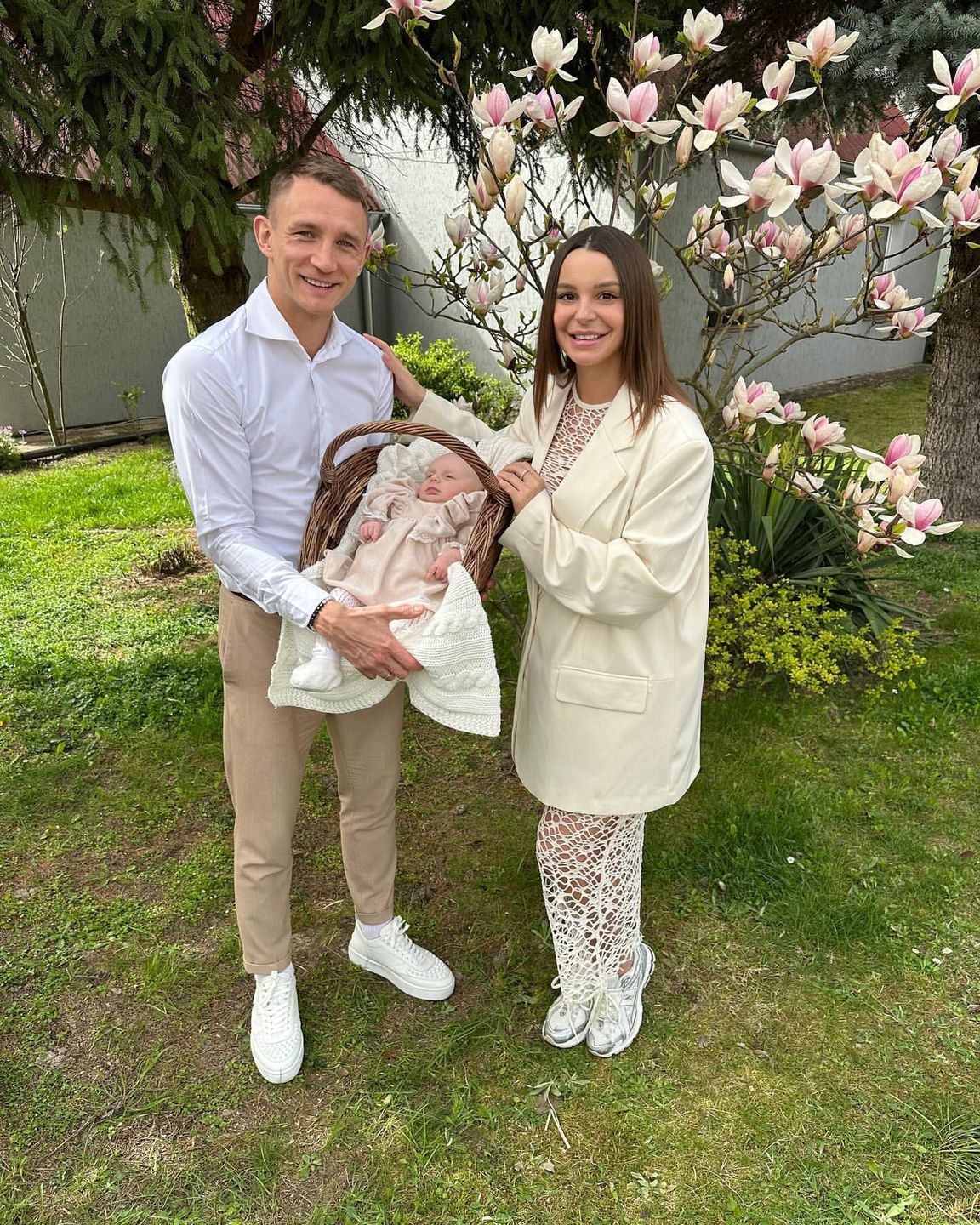 Jakub i Paulina Rzeźniczakowie z córką