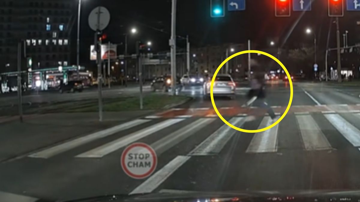 Manewr BMW. Wyminął biegacza.