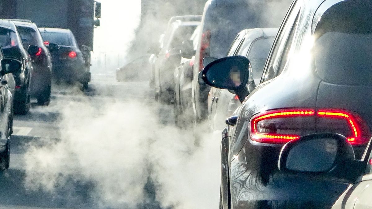 SUV-y lepiej wypadają w testach zderzeniowych, ale emitują więcej CO2. Poza tym większość ich nabywców po prostu nie potrzebuje SUV-a