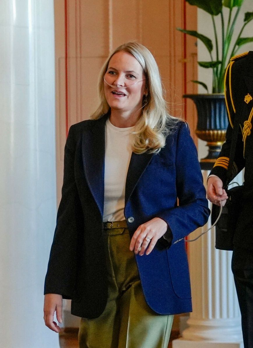 TemporaryCrown Princess Mette-Marit of Norway (L), Crown Prince Haakon of Norway and Princess Ingrid Alexandra of Norway arrive for a reception for the Norwegian athletes from the Paralympics in Milano Cortina 2026 at the Palace on April 10, 2026. (Photo by Lise Ĺserud / NTB / AFP) / Norway OUTLISE ASERUD