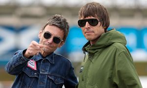 Nowy Bond z muzyką Oasis? Kultowy zespół na liście producentów