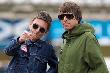 Nowy Bond z muzyką Oasis? Kultowy zespół na liście producentów