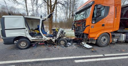 Droga krajowa 42. Tragiczny wypadek, nie żyje małżeństwo