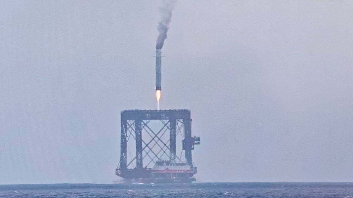 Lądowanie pierwszego stopnia rakiety Długi Marsz 10B