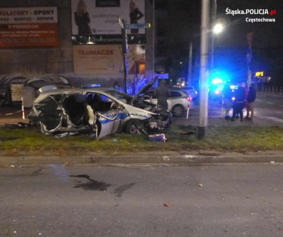 Śląsk. Wypadek w Częstochowie. Rozbity radiowóz (Fot.: policja.gov.pl)