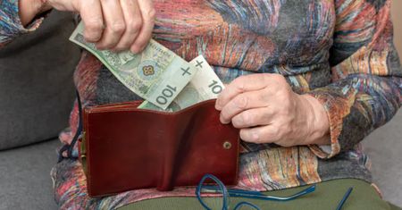 Ile zarabia się za pracę w komisji? Nawet 900 zł za dwa dni. Wciąż można się zgłosić