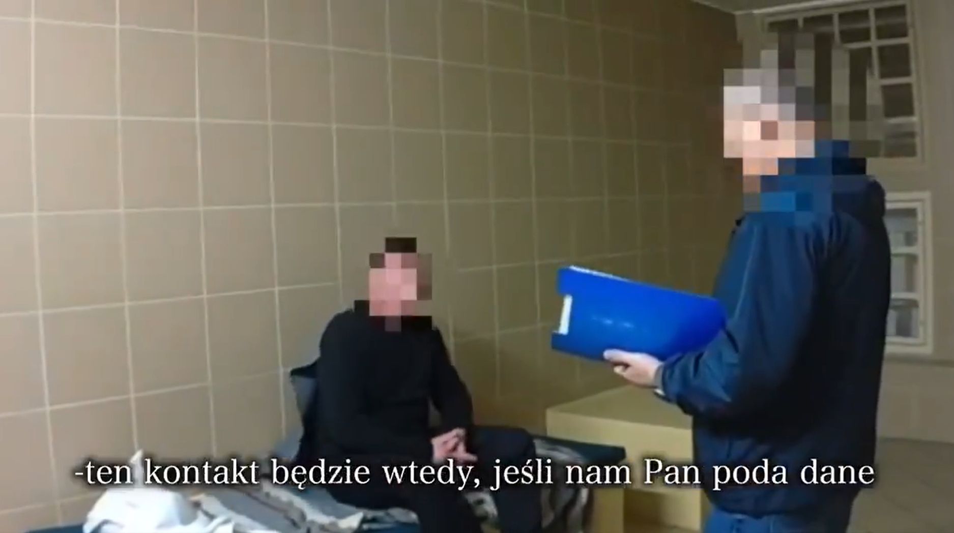 Z nagrania wynika, że funkcjonariusz nie poinformował Piotra W., że adwokat został ustanowiony przez jego żonę