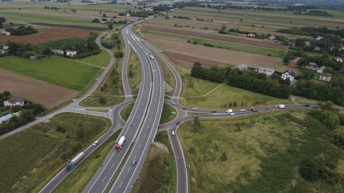 Podpisano umowy na budowę dwóch odcinków S12