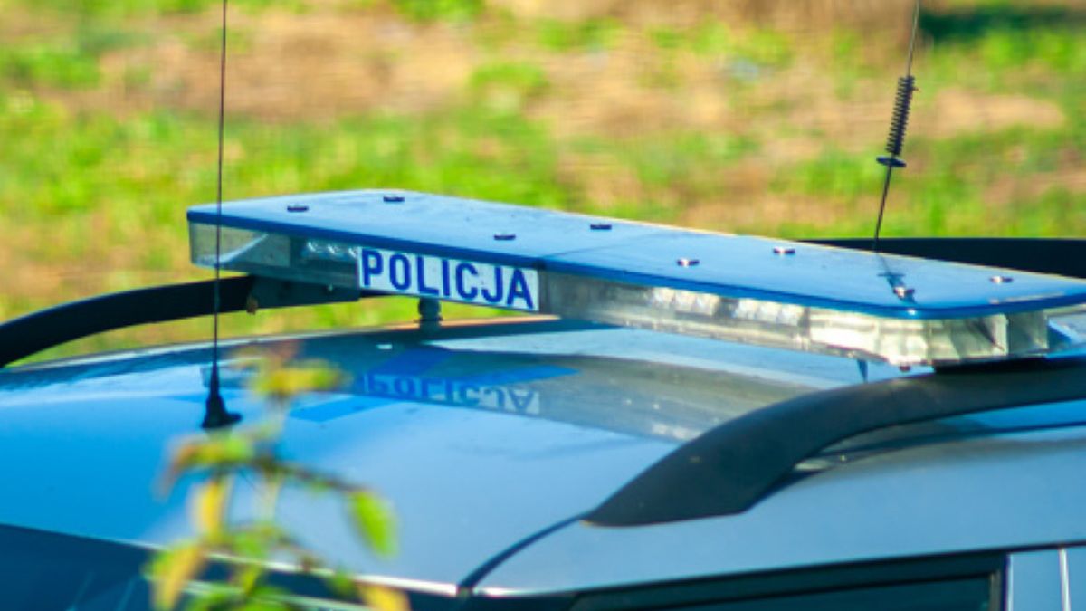 38-letni kierowca opla nie tylko znajdował się pod wpływem alkoholu, lecz także kierował pojazdem ze złamaną nogą (zdjęcie ilustracyjne) 