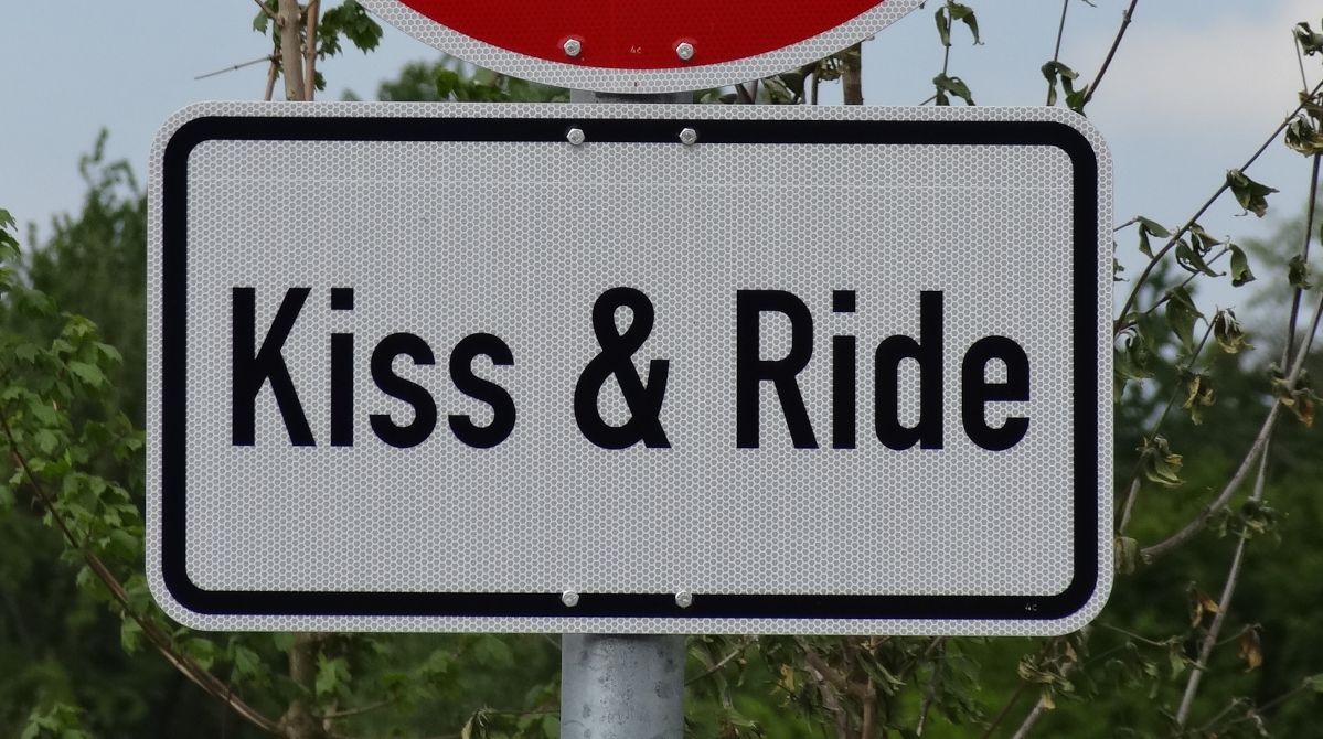 Kiss and ride czy postój dla taksówek?  Problemy przy Dworcu Lublin