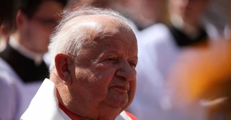 Kard. Dziwisz popełnił przestępstwo? Prokuratura podjęła decyzję