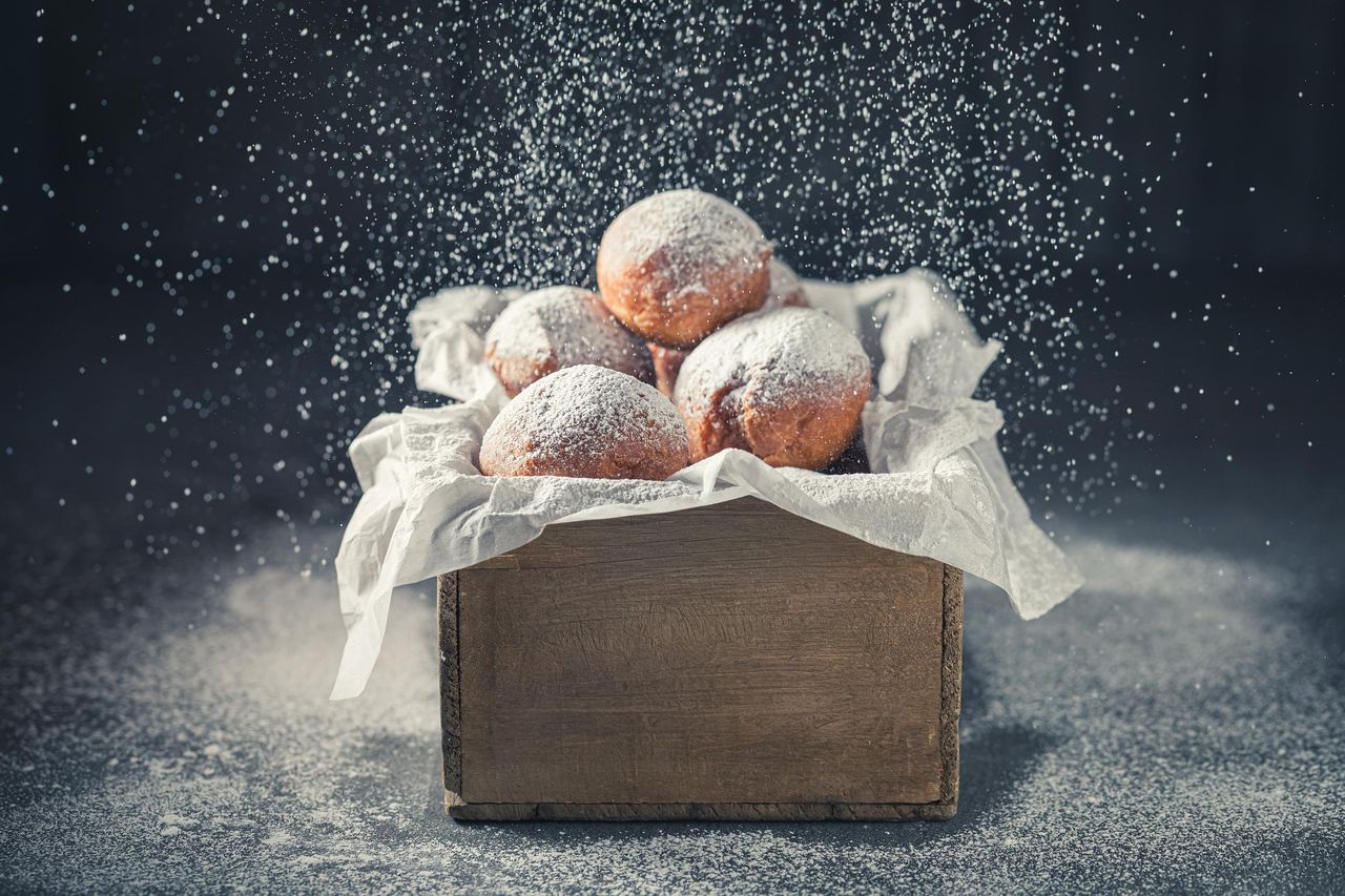 Mini pączusie posypane cukrem pudrem