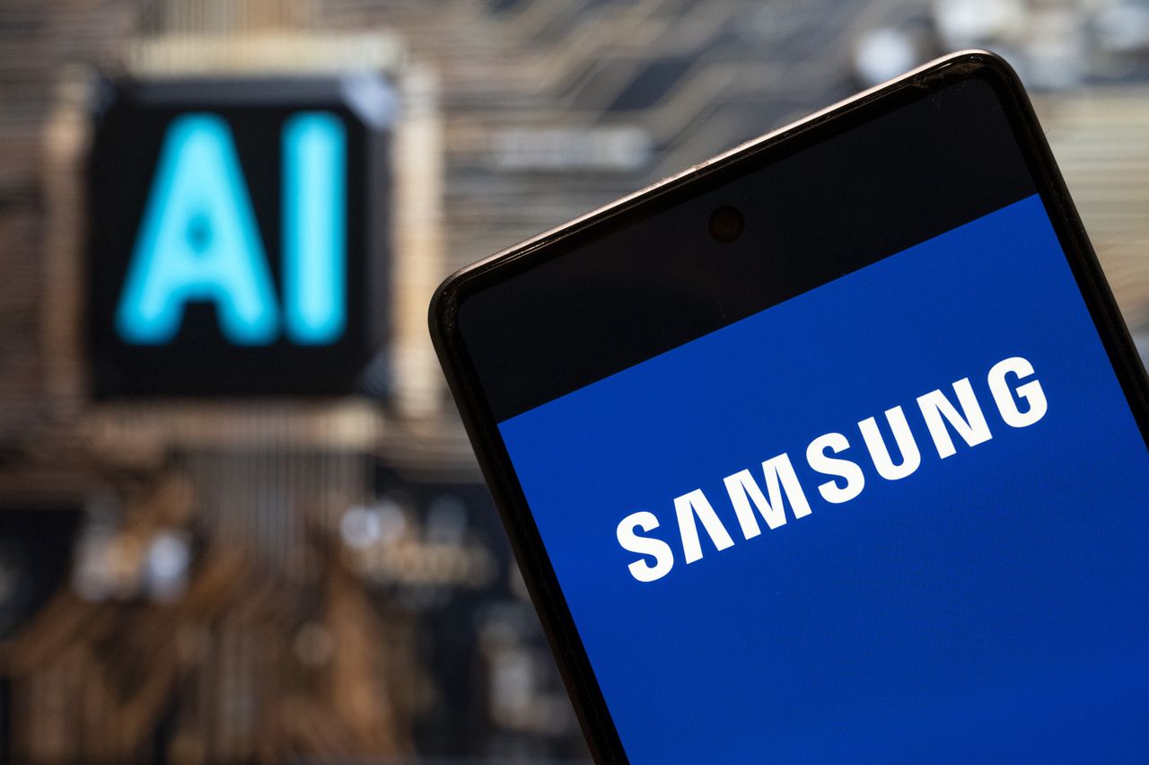 Smartfony Samsunga dostają nowe funkcje AI (Budrul Chukrut/SOPA Images/LightRocket via Getty Images)