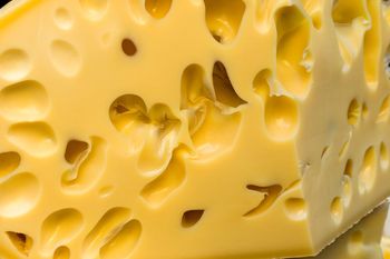 Jeden z najzdrowszych serów. Ma dużo białka, mniej soli i wspiera zęby oraz kości