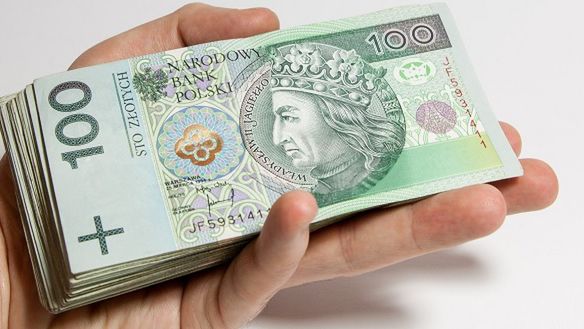 Darowizna przekazana w gotówce. Trzeba będzie zapłacić podatek.