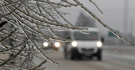 Pogoda. W nocy będzie niebezpiecznie ślisko. IMGW przestrzega przed gołoledzią