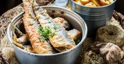Smażone śledzie w zalewie octowej. Pyszna rybka na kolację