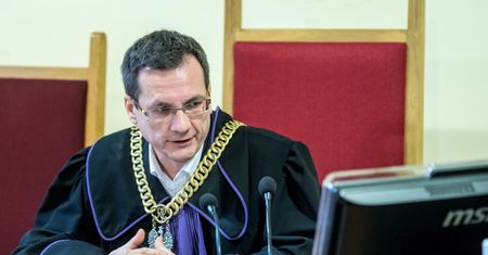 Prokuratura: Próba spalenia kukły Rydzyka nie jest przestępstwem