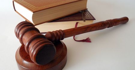 Chcesz iść na prawo? Sprawdź, ile możesz zarobić