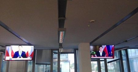 Orędzia prezydenta i premier w różnych stacjach w odwrotnej kolejności. To naruszenie precedencji