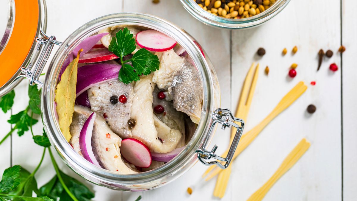 Śledz w oleju. Klasyczny przepis