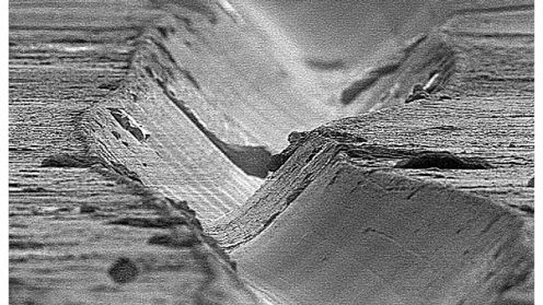 Obrazy płyt winylowych i CD spod mikroskopu elektronowego 1