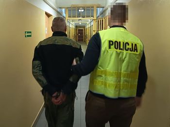 Chełm: Domowy oprawca groził żonie siekierą i piłą motorową. W końcu nie wytrzymała i poszła na policję