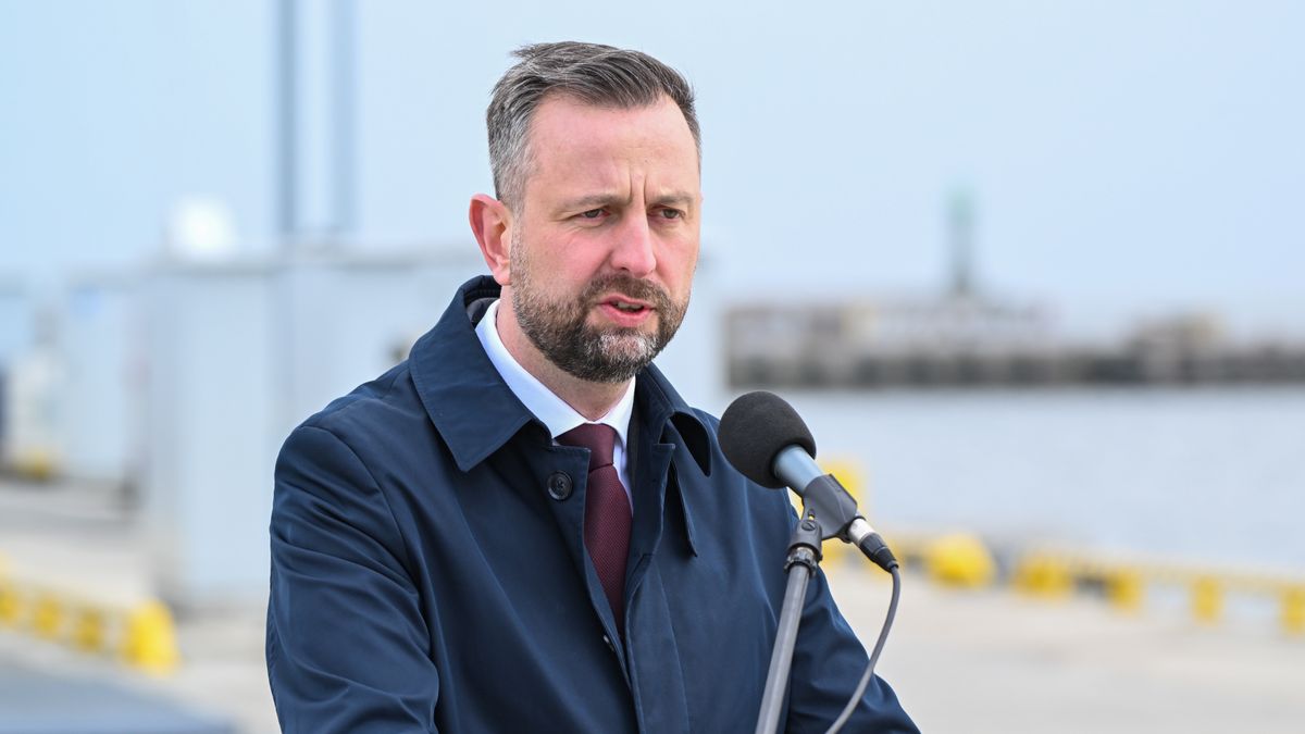 Gdynia, 12.03.2026. Wicepremier, minister obrony narodowej Władysław Kosiniak-Kamysz podczas konferencji prasowej z ministrem obrony Szwecji Palem Jonsonem w Porcie Wojennym w Gdyni, 12 bm. (ad) PAP/Andrzej Jackowski