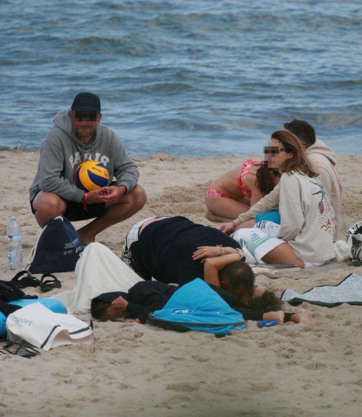 Monika Mrozowska dokazuje na plaży z nowym partnerem 