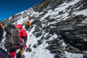 Ewakuacja spod Mount Everestu. Setki osób utknęło na zboczu góry