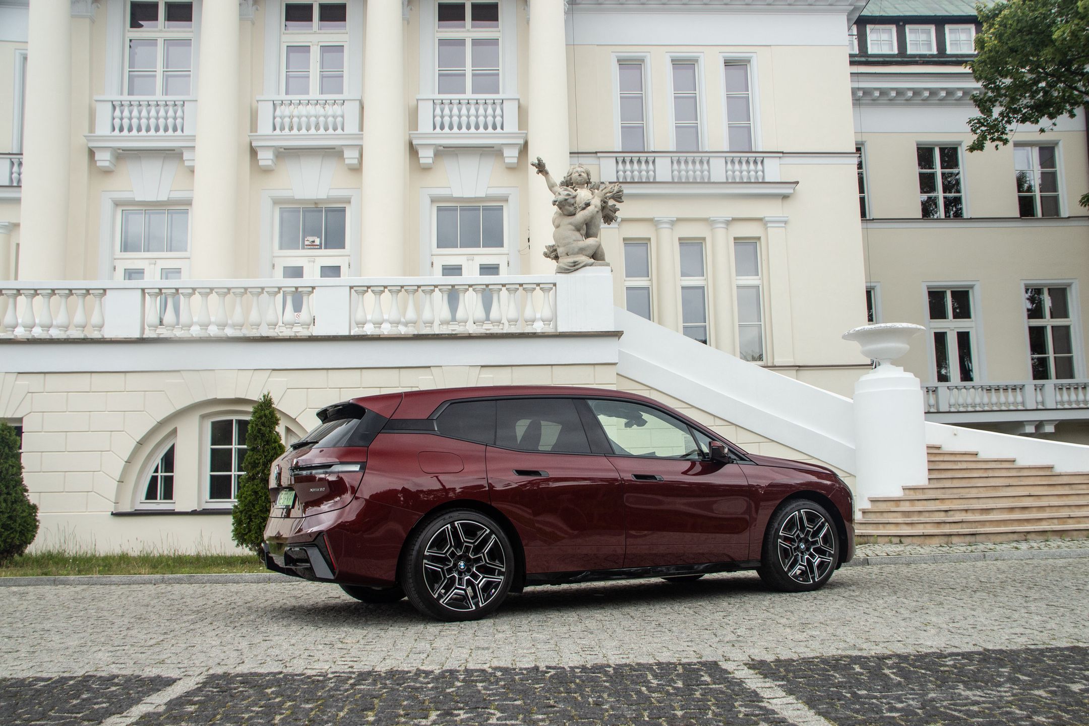 BMW iX