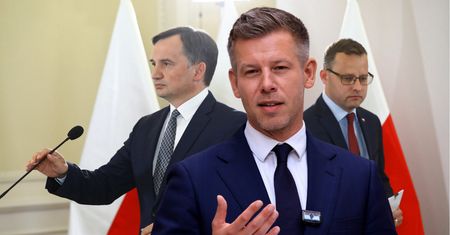 Węgry sprawdzają statusy uchodźców. Ziobro i Romanowski wezwani