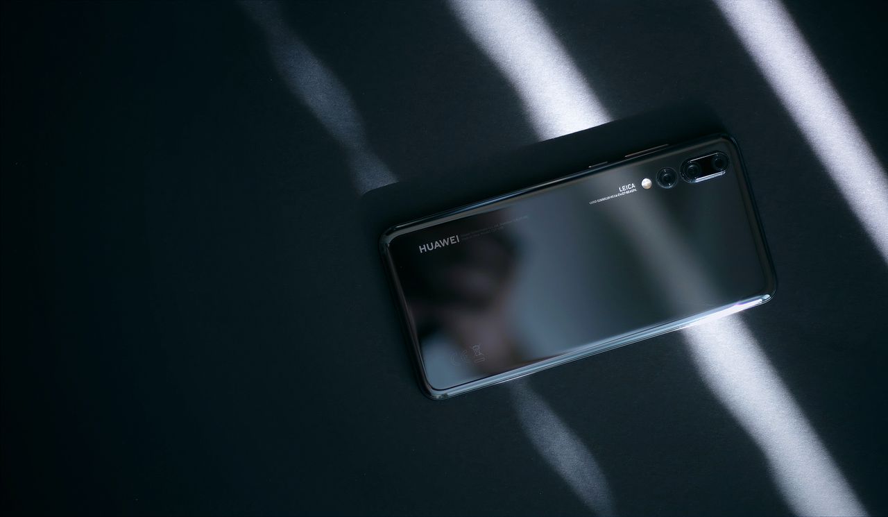 Huawei pracuje nad rekordowo szybkim ładowaniem, w grę wchodzi nawet 135 watów