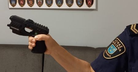 Pabianice. 12-latek zaatakował paralizatorem dwoje dzieci