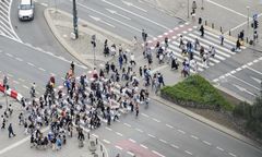 Serdeczni czy zazdrośni? Jak naprawdę widzą się Polacy