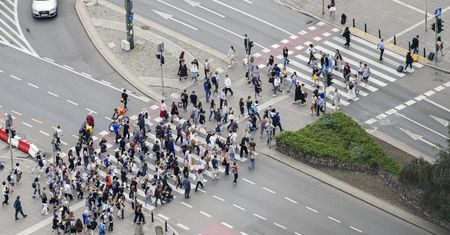 Serdeczni czy zazdrośni? Jak naprawdę widzą się Polacy