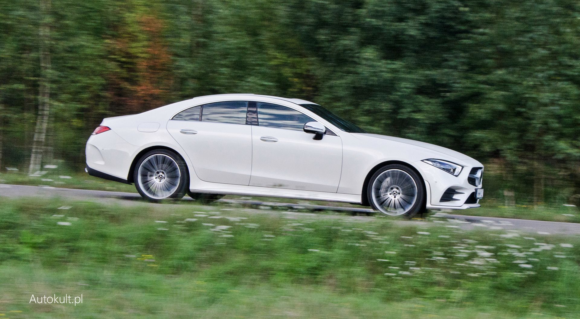 Mercedes CLS 400d nie dość, że jest bardzo szybki, to jeszcze bardziej jest ekonomiczny.