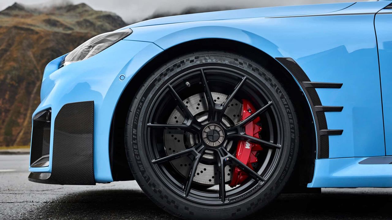 BMW M Sport debuts wheels with central bolt, adds more carbon to the mix