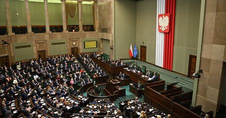 WP: Lobbyści namawiają posłów. Chodzi o akcyzę na papierosy i alkohol
