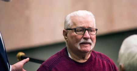 Wałęsa miał trudności za granicą przez PiS? Odpowiedzieli
