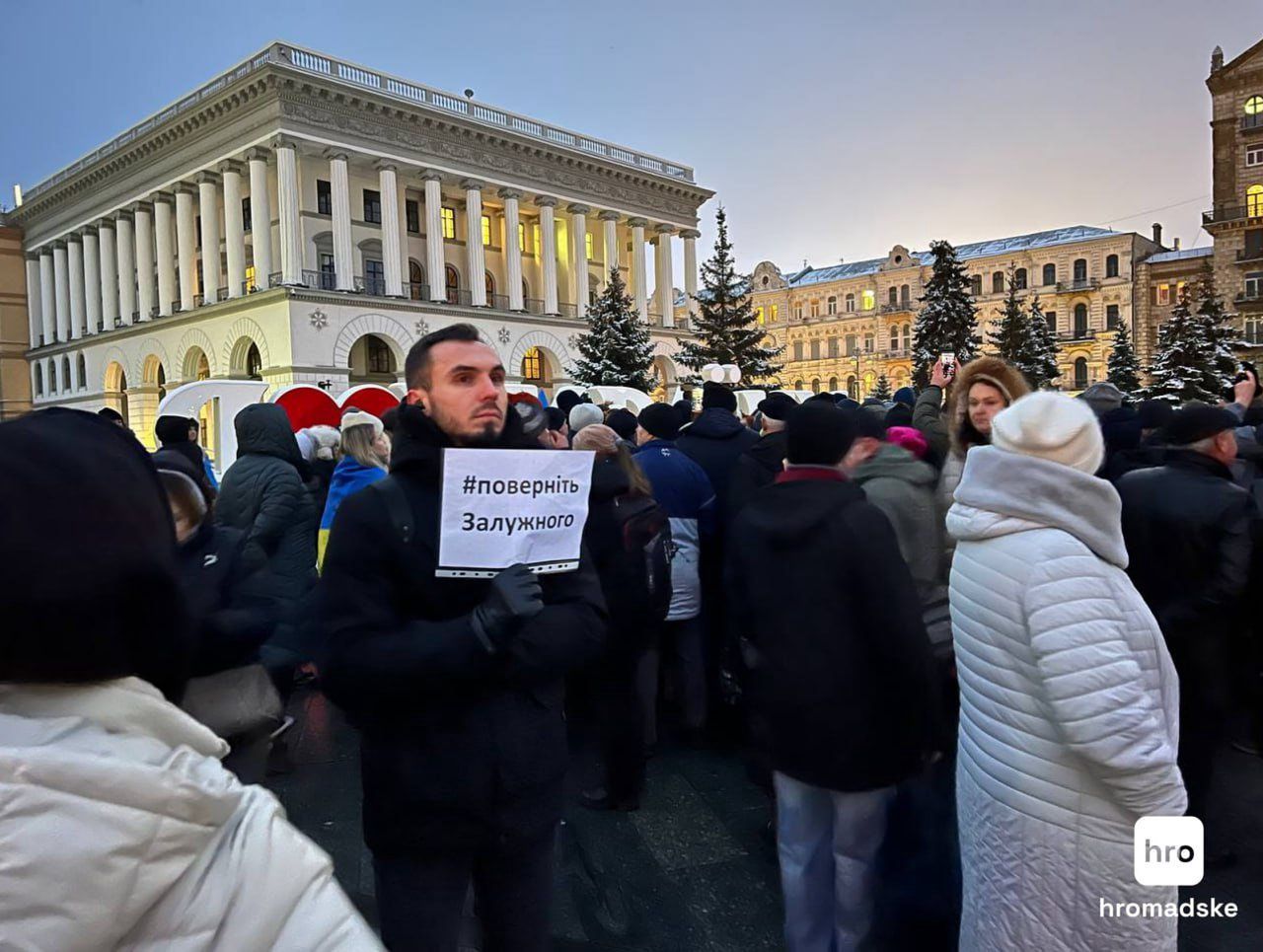 Protest in Kiev against the dismissal of Valeriy Zaluzhnyi. A man holds a sign that reads "bring back Zaluzhnyi".