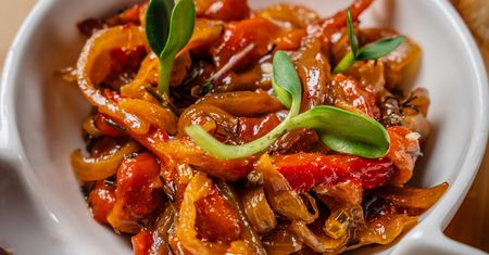 Przygotowuję jako dodatek do grillowanych mięs. Robię z 3 porcji, bo tak zawsze smakuje gościom